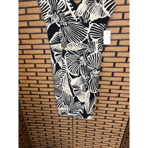 B. Smart Black Floral Dress Size‎ 6 thumbnail 3
