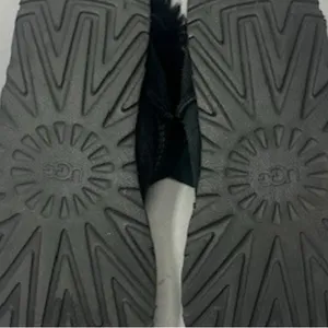 UGG 10 Women's black Suede Winter Boots thumbnail 3