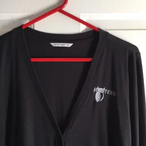 Womens Hooters Black Cardigan Size Medium/Large thumbnail 4