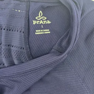prAna Top Womens L V-Neck Short Sleeve Blue Perforated Mesh Back EUC thumbnail 4