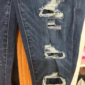 Like new!! American Eagle Outfitters Distressed Indigo Skinny Jeans thumbnail 3