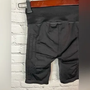 GYMSHARK‎ GLOW Seamless Black Shorts Cutout Perforated XS Stretch Workout NWOT thumbnail 7