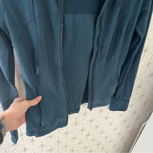 Lululemon Nulu Teal Hoodie *broken zipper thumbnail 4