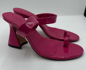Steve Madden‎ Renie Hot Pink Patent Toe Loop Flared Block Heel Sandals size 8.5 thumbnail 1