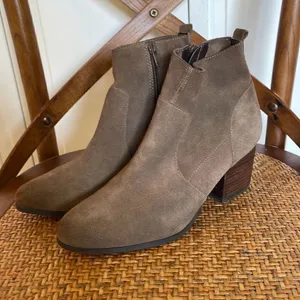 Crown Vintage Saleen suede heeled booties brown size 7 thumbnail 9
