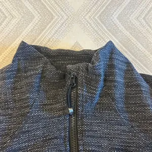 Lululemon Women’s Black and Gray Zip-Up Jacket/Sweatshirt - Size 6 thumbnail 2