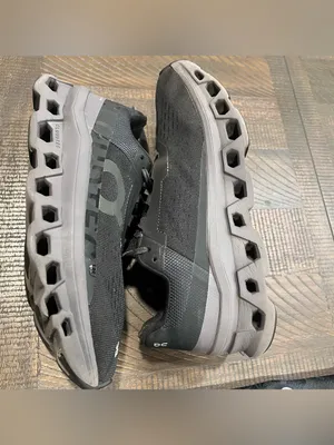 On cloud women running shoes in black 8.5 thumbnail 10