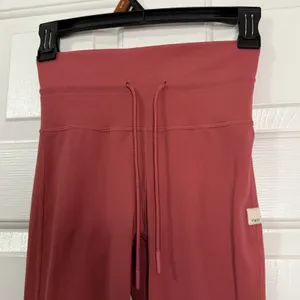 Vuori Women's XS Pink Daily Legging High Rise Drawstring Performance Gym WV323 thumbnail 2