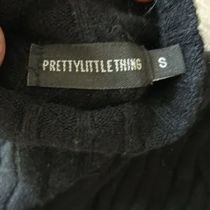 Pretty little thing black ribbed top thumbnail 2