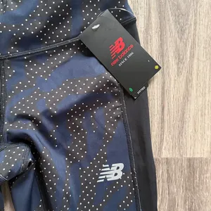New Balance Black and Navy Leggings Size Small Mid Rise Tights 21” thumbnail 3