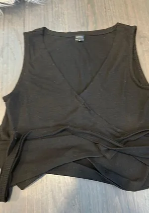 Iris basic Black Wrap Around Tank Top thumbnail 1