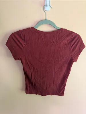 Bozzolo Burgundy Ribbed V-Neck Crop Top thumbnail 4