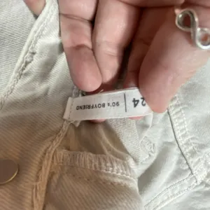 PacSun Jeans 90's Boyfriend Women's Sz 24 Beige Cotton Ripped Knees Distressed‎ thumbnail 6