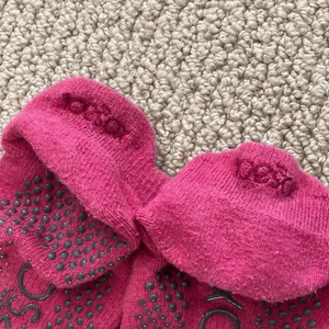 Toesox Half Toe Bellarina Grip Socks Size Medium Dark Pink Barre Pilates EUC thumbnail 7