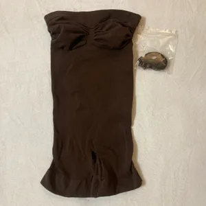 SKIMS Strapless Sculpting Shortie Bodysuit XS thumbnail 5