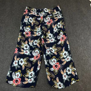 LOFT Floral Wide Leg Crop Pants Navy Blue Pink Yellow Rayon Size 10 NWT thumbnail 2
