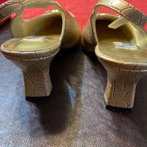 Amanda taupe low thumbnail 2