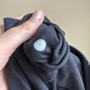 Lululemon full length black athletic leggings women's size 6 pilling flaws thumbnail 7