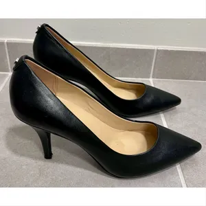 Michael Kors Black Leather Pointed-Toe Pumps thumbnail 2