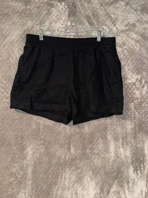 Old Navy Women's Casual Black Elastic Waistband Pocket Shorts thumbnail 3