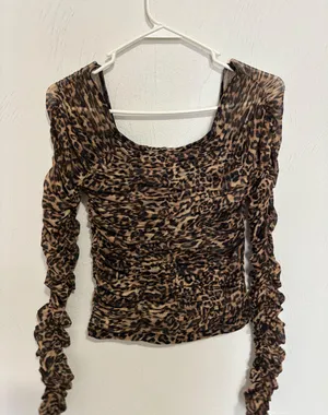 Revolve  thumbnail 4
