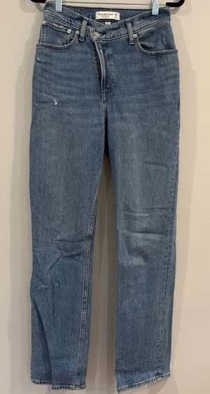 Abercrombie & Fitch The 90’s Straight Ultra High Rise Curve Love Jeans thumbnail 1
