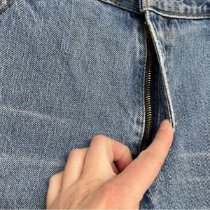 Levi’s Vintage 550 Classic Relaxed Straight Leg Jeans Womens 12 Blue 90s Denim thumbnail 4
