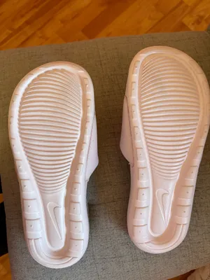 Women's 9 Nike Slides thumbnail 2