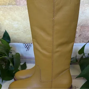 NEW Frye Women’s Camryn Leather Tall Pull-On Banana Knee-High Heel Boots Size 10 thumbnail 6