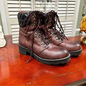 Mia Mackenzie Burgundy Quilted‑Star Combat Boots – Size 8.5 (NWT‑No Tags) thumbnail 2