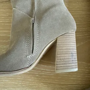 Dolce Vita Flynn Boots Truffle Suede Knee High Boots Size 5 in Brownish Gray thumbnail 3