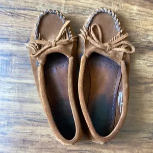 Minnetonka‎ leather moccasins size 6.5 thumbnail 4