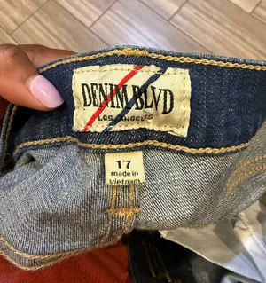 Denim Blvd Women’s jeans Sz 17! No :( thumbnail 4