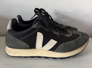 VEJA Rio Branco Sneakers Womens 8 Black Gray Suede Mesh Retro Running Shoes thumbnail 1