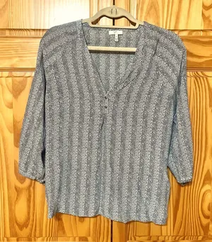 Joie Blue & Ivory Pattern 3/4 Sleeve Silk V-Neck Two Button Blouse Sz M thumbnail 1