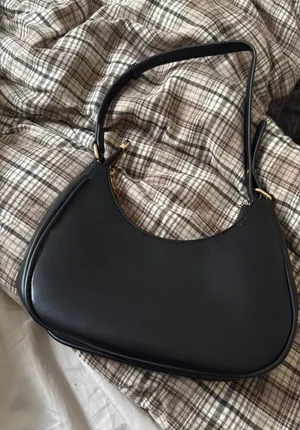 Black Handbag thumbnail 1