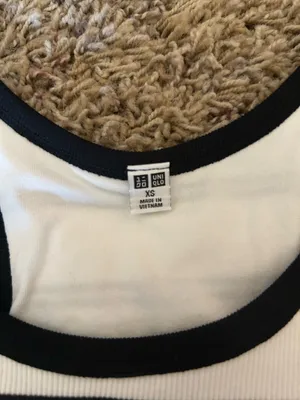 Uniqlo Tank Top Built-In Bra Ribbed thumbnail 3