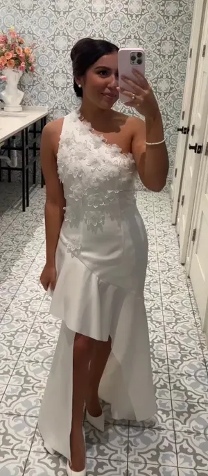 Elliatt Thalia Gown in Ivory White Size Small thumbnail 1