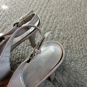 Tan heels size 7 fair condition thumbnail 2