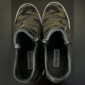 Steve Madden Green Camo High-Top Wedge Sneakers thumbnail 9