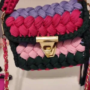Multicoloured woven purse with gold‎ hardware thumbnail 1