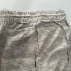 Athleta Cabo Tide‎ Linen Jogger Neutral Beige Tan Camo Print Pants - Size 6. thumbnail 7