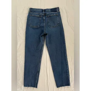 Abercrombie The Mom High Rise Jeans Button Fly Raw Hem‎ Size 8L thumbnail 2