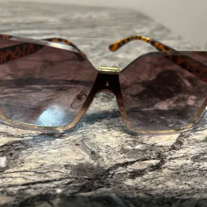 Stylish Brown Sunglasses thumbnail 11