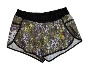 Lululemon Tracker Shorts In floral sport while multi 3.5" thumbnail 1