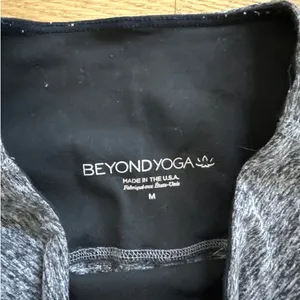 Beyond Yoga - High Waist Leggings in Gray & Black thumbnail 2