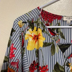 Umgee Blue Striped Floral V-Neck Blouse with Multicolor Blooms thumbnail 7