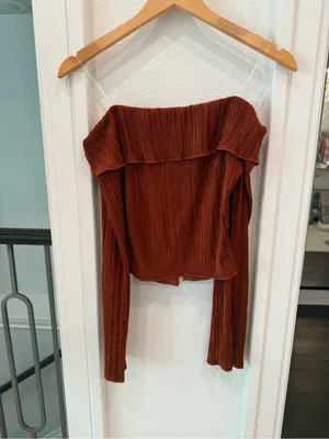 Le Lis Rust Ribbed Velvet Off Shoulder Long Sleeve Top NWT Medium thumbnail 4