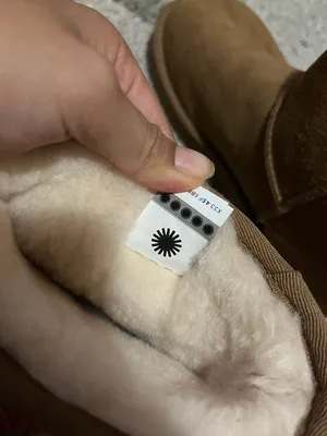 UGG Mini Boots thumbnail 9