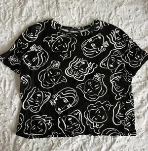 ZARA NEVER WORN S Black White Face Design Crop Top thumbnail 1
